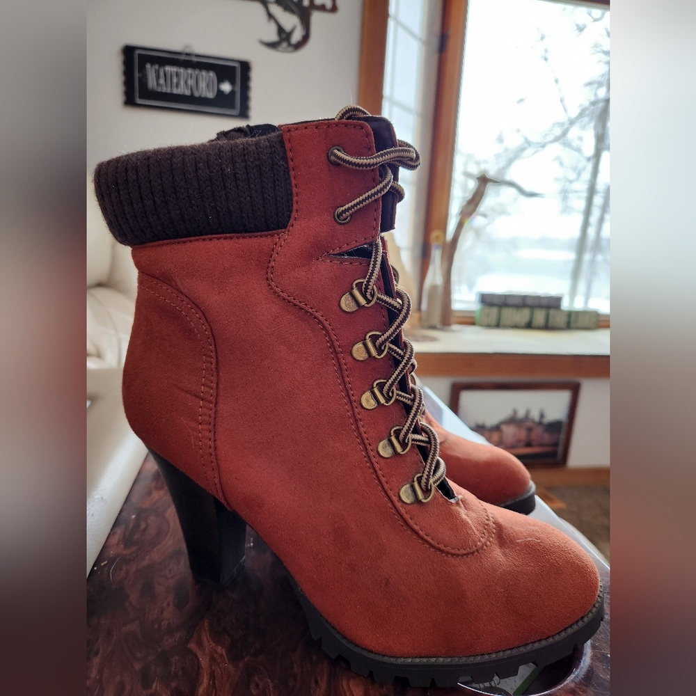 BEAUTIFUL BOOTS! Never worn! 🧡